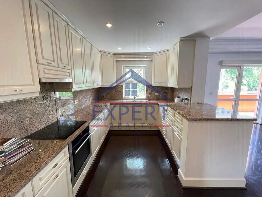 ԿԵՆՏՐՈՆ, ԿՈՂԲԱՑՈՒ ՓՈՂՈՑ, 4 ՍԵՆՅԱԿ