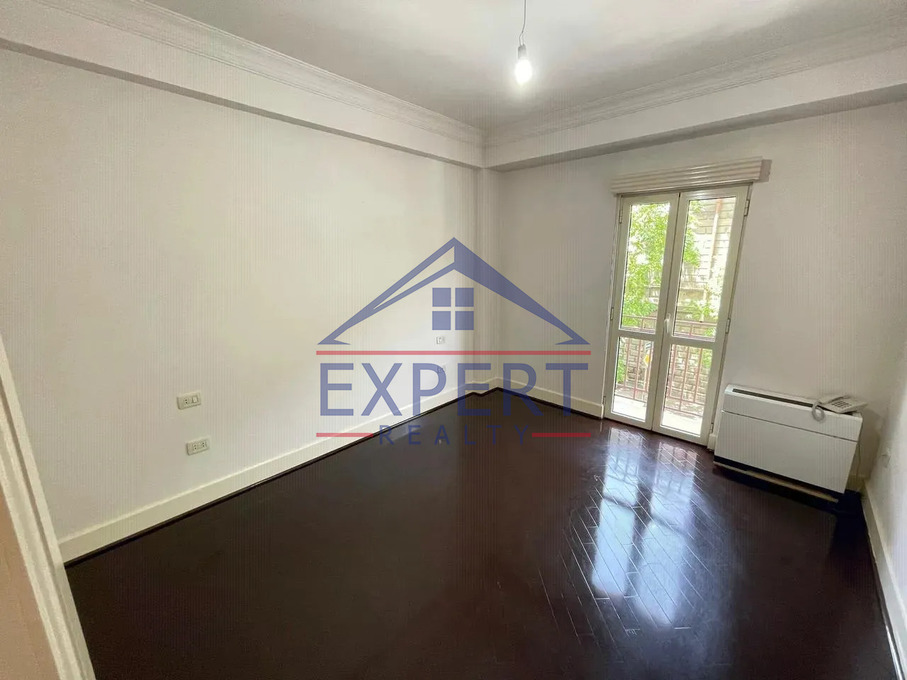 ԿԵՆՏՐՈՆ, ԿՈՂԲԱՑՈՒ ՓՈՂՈՑ, 4 ՍԵՆՅԱԿ