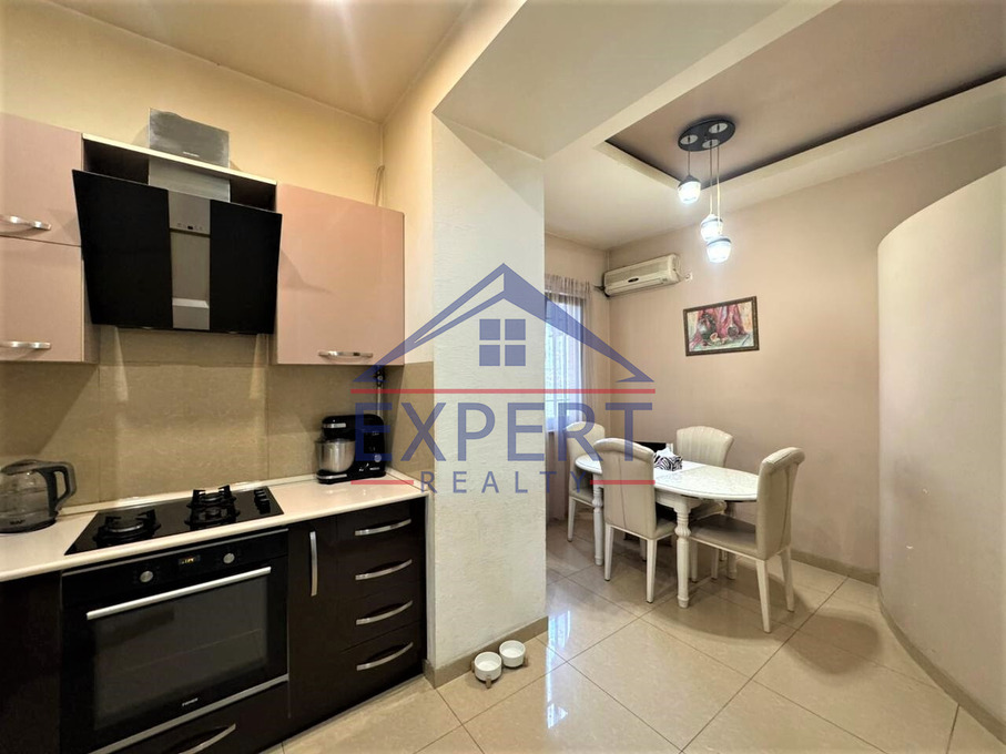 ԿԵՆՏՐՈՆ, ԽՈՐԵՆԱՑԻ ՓՈՂՈՑ, 4 ՍԵՆՅԱԿ