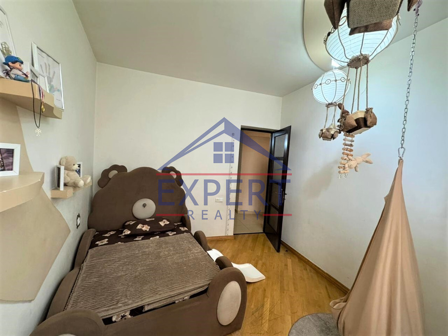 ԿԵՆՏՐՈՆ, ԽՈՐԵՆԱՑԻ ՓՈՂՈՑ, 4 ՍԵՆՅԱԿ