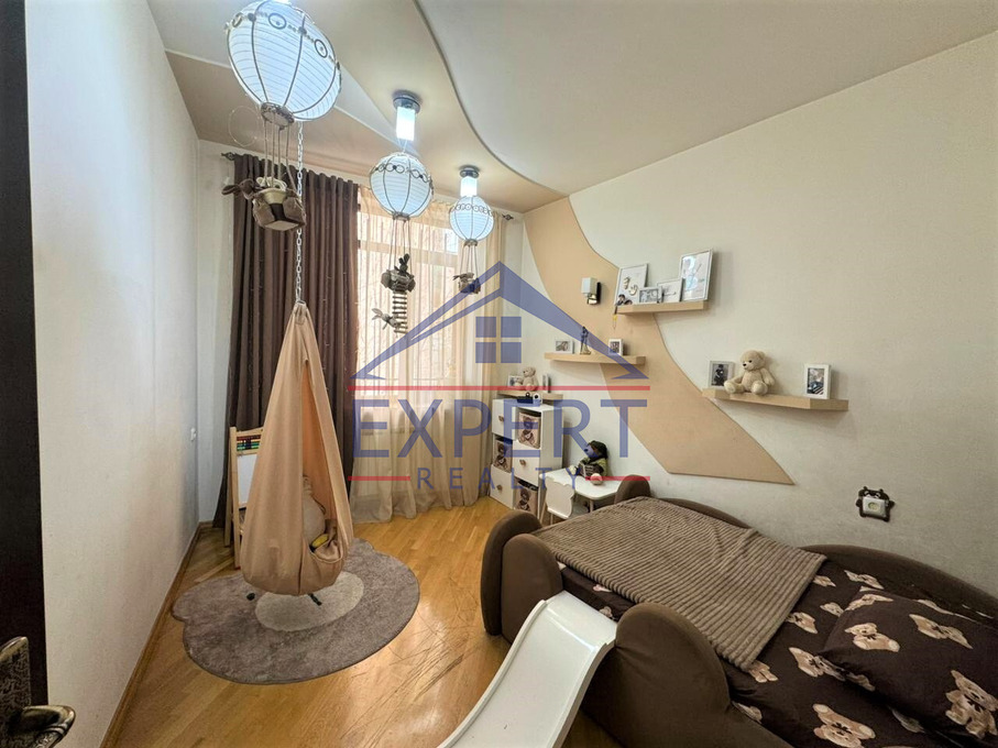 ԿԵՆՏՐՈՆ, ԽՈՐԵՆԱՑԻ ՓՈՂՈՑ, 4 ՍԵՆՅԱԿ