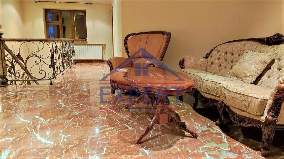 ԿԵՆՏՐՈՆ, ՄՀԵՐ ՄԿՐՏՉՅԱՆ ՓՈՂՈՑ, 4 ՍԵՆՅԱԿ