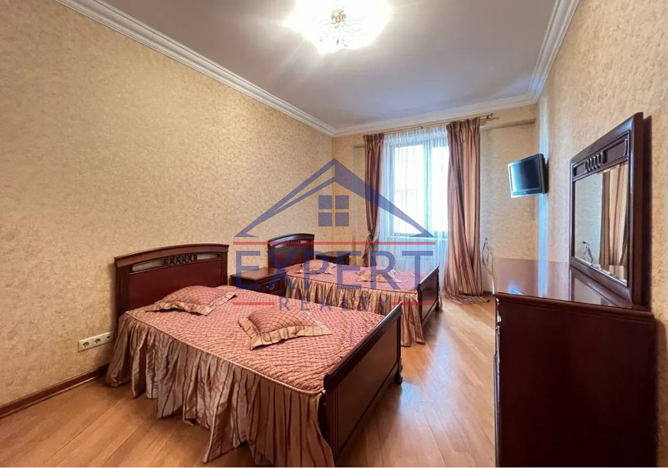 ԿԵՆՏՐՈՆ, ՀՅՈՒՍԻՍԱՅԻՆ ՊՈՂՈՏԱ, 4 ՍԵՆՅԱԿ
