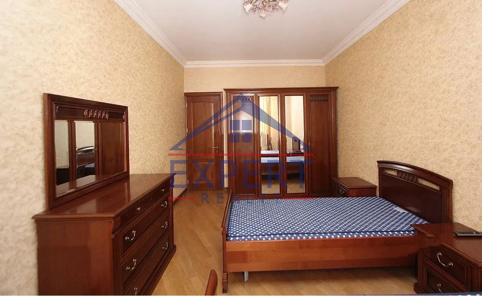 ԿԵՆՏՐՈՆ, ՀՅՈՒՍԻՍԱՅԻՆ ՊՈՂՈՏԱ, 4 ՍԵՆՅԱԿ