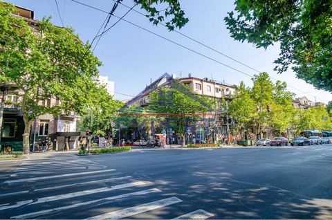 ԿԵՆՏՐՈՆ, ՊՈՒՇԿԻՆ ՓՈՂՈՑ, 2 ՍԵՆՅԱԿ