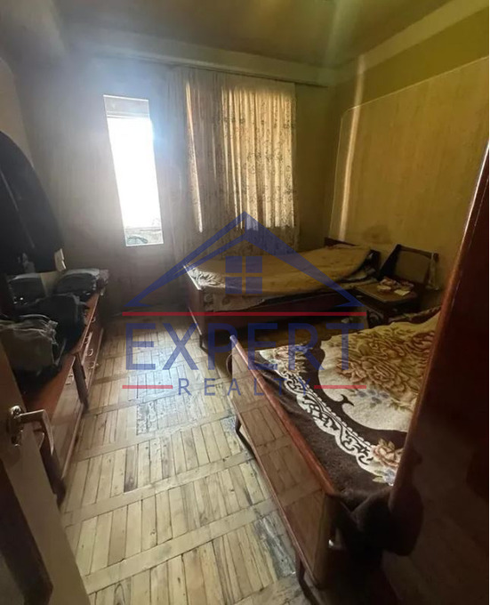 ԱՐԱԲԿԻՐ, ԱԴՈՆՑԻ ՓՈՂՈՑ, 3 ՍԵՆՅԱԿ