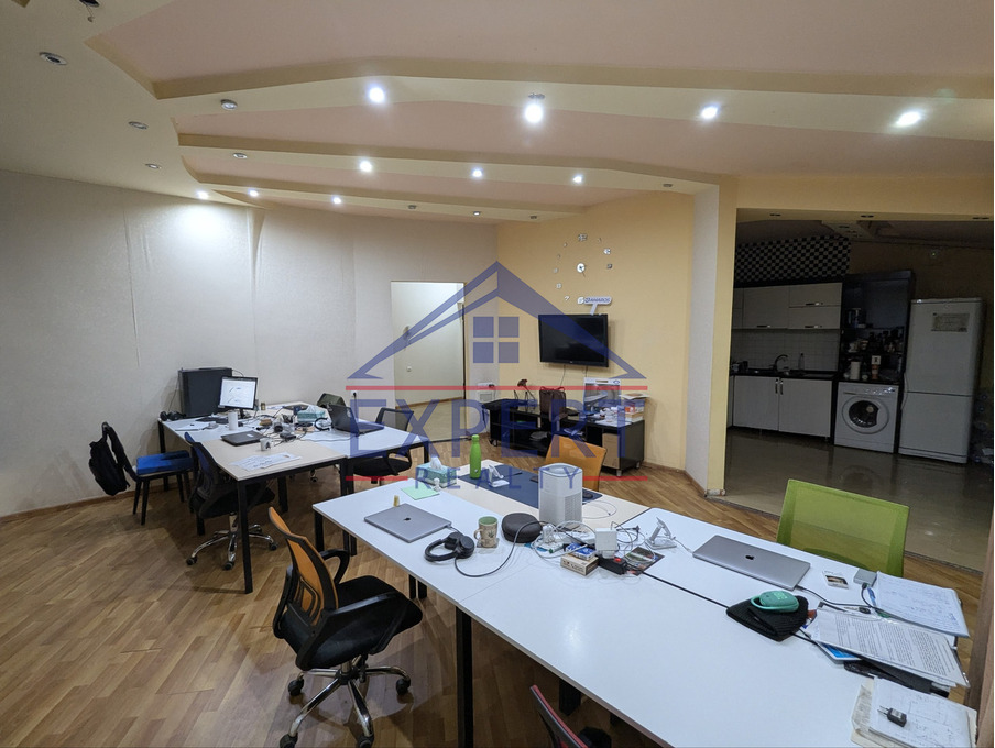 ԿԵՆՏՐՈՆ, ՄԱՇՏՈՑԻ ՓՈՂՈՑ, 3 ՍԵՆՅԱԿ