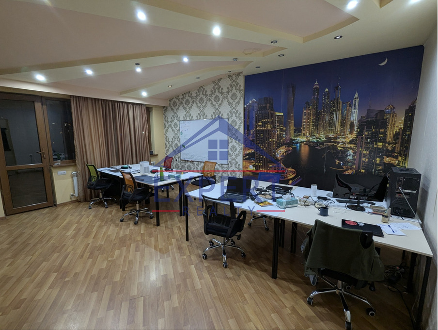 ԿԵՆՏՐՈՆ, ՄԱՇՏՈՑԻ ՓՈՂՈՑ, 3 ՍԵՆՅԱԿ