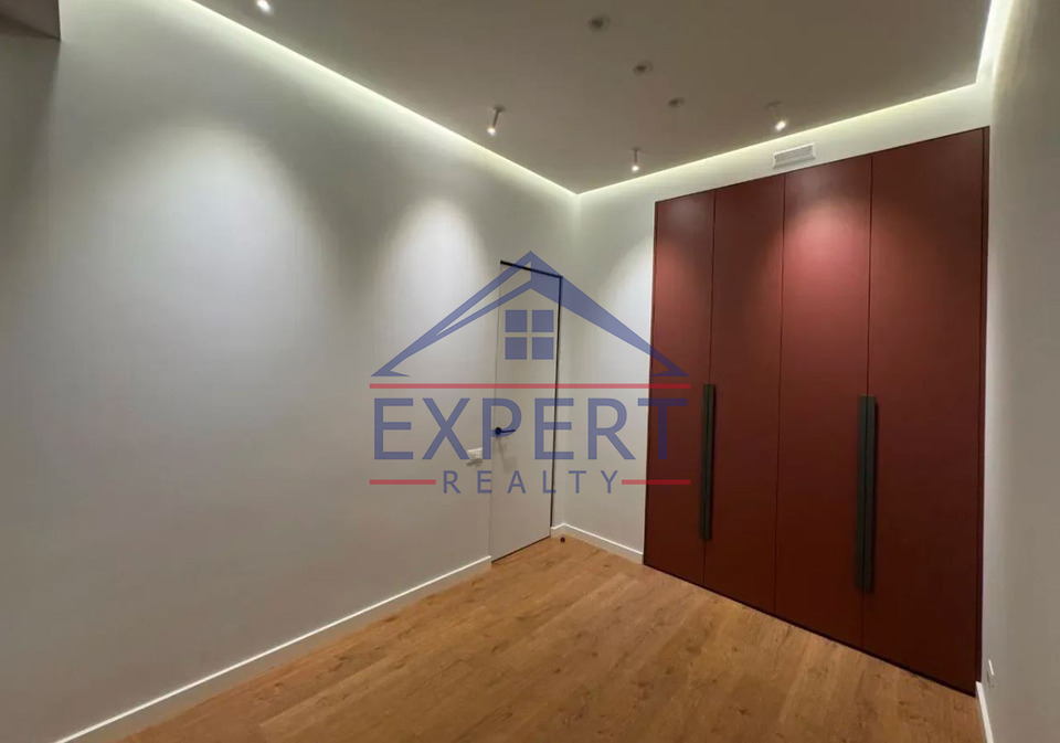 ԿԵՆՏՐՈՆ, ՎԵՐԻՆ ԱՆՏԱՌԱՅԻՆ ՓՈՂՈՑ, 3 ՍԵՆՅԱԿ