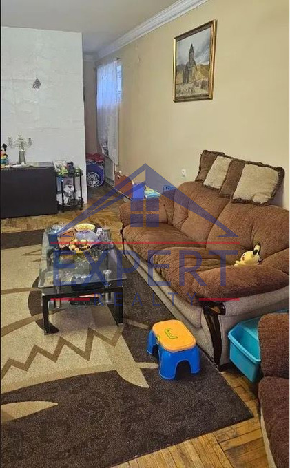 ԱՐԱԲԿԻՐ, ԿՈՄԻՏԱՍԻ ՊՈՂՈՏԱ, 3 ՍԵՆՅԱԿ