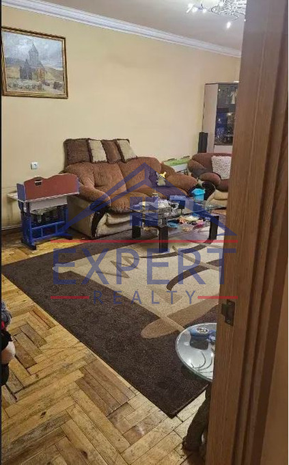 ԱՐԱԲԿԻՐ, ԿՈՄԻՏԱՍԻ ՊՈՂՈՏԱ, 3 ՍԵՆՅԱԿ