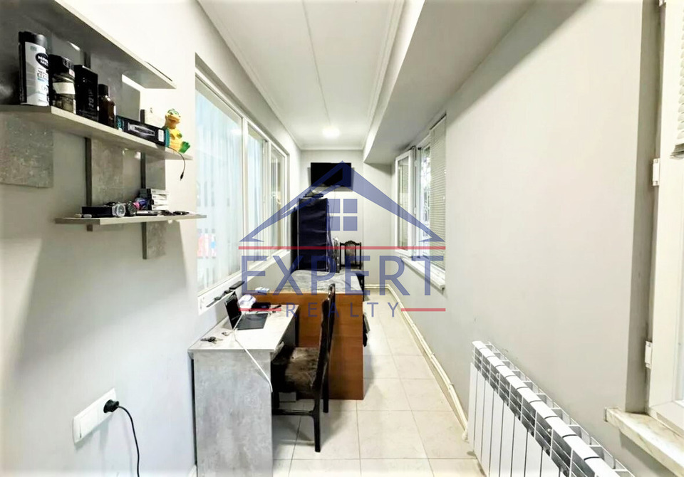 ԿԵՆՏՐՈՆ, ԵՐՎԱՆԴ ՔՈՉԱՐ, 3 ՍԵՆՅԱԿ