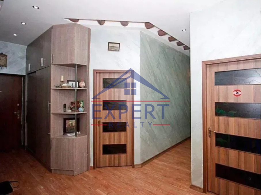 ԱՐԱԲԿԻՐ, ԿՈՄԻՏԱՍԻ ՊՈՂՈՏԱ, 3 ՍԵՆՅԱԿ