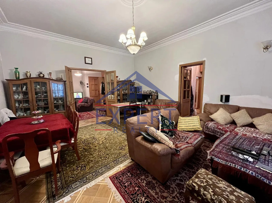 ԿԵՆՏՐՈՆ, ԲԱՅՐՈՆԻ ՓՈՂՈՑ, 4 ՍԵՆՅԱԿ