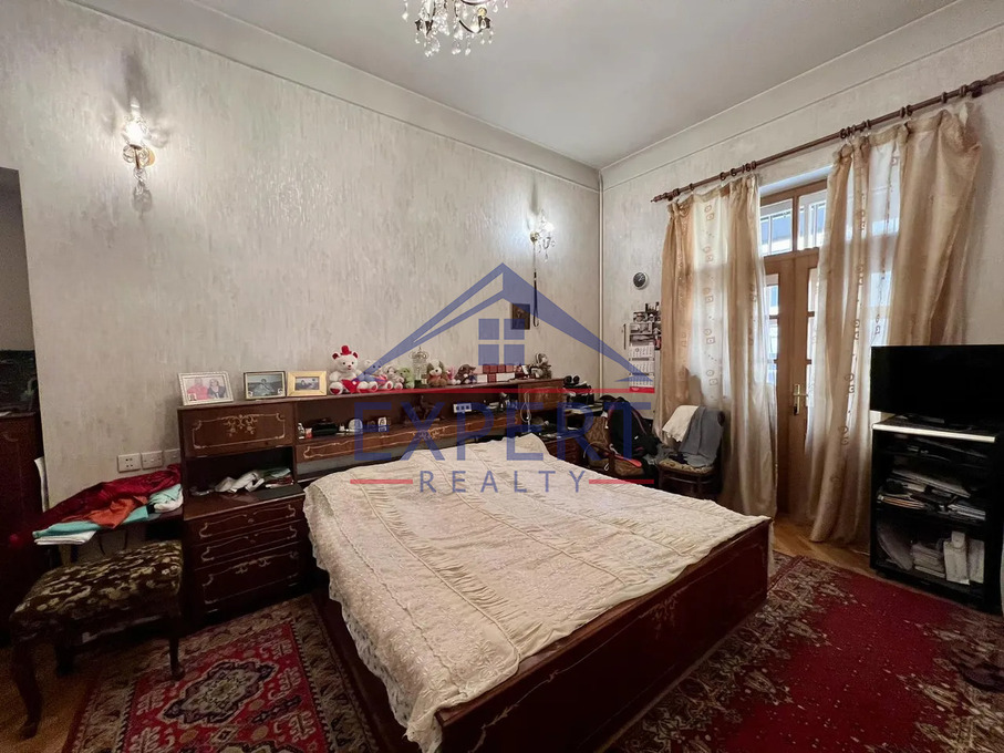 ԿԵՆՏՐՈՆ, ԲԱՅՐՈՆԻ ՓՈՂՈՑ, 4 ՍԵՆՅԱԿ