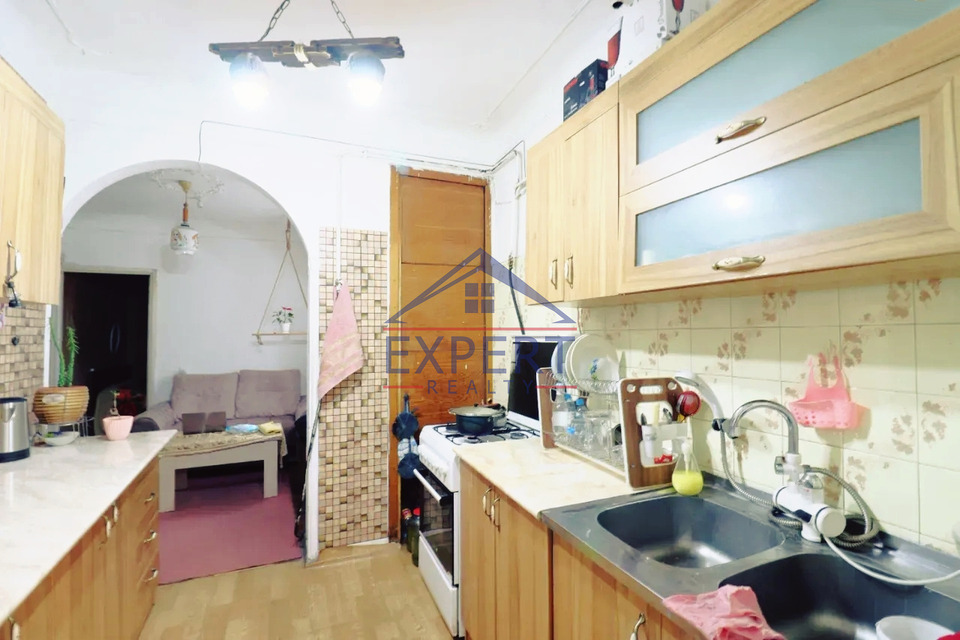 ԱՐԱԲԿԻՐ, ԴԱՎԻԹ ՀՈՎՀԱՆՆԵՍԻ ՓՈՂՈՑ, 4 ՍԵՆՅԱԿ