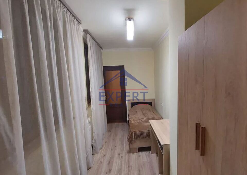 ԿԵՆՏՐՈՆ, ԵՐՎԱՆԴ ՔՈՉԱՐ ՓՈՂՈՑ, 3 ՍԵՆՅԱԿ