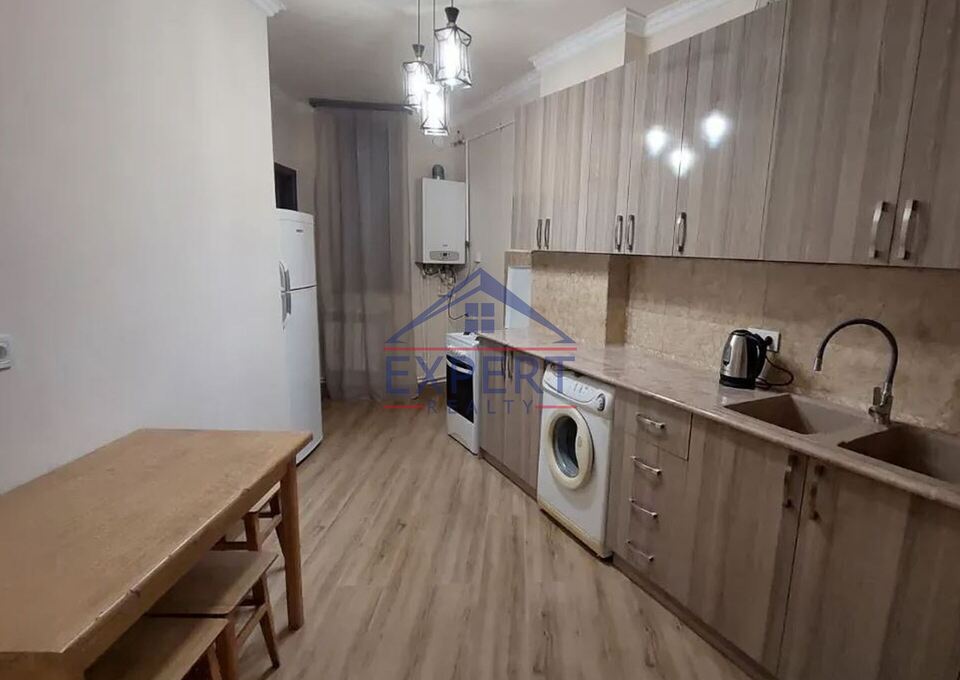 ԿԵՆՏՐՈՆ, ԵՐՎԱՆԴ ՔՈՉԱՐ ՓՈՂՈՑ, 3 ՍԵՆՅԱԿ