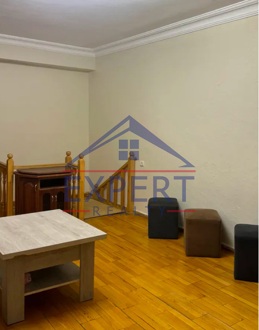 ԿԵՆՏՐՈՆ, ՍԻՄՈՆ ՎՐԱՑՅԱՆ ՓՈՂՈՑ, 3 ՍԵՆՅԱԿ