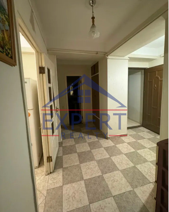 ԿԵՆՏՐՈՆ, ՍԻՄՈՆ ՎՐԱՑՅԱՆ ՓՈՂՈՑ, 3 ՍԵՆՅԱԿ