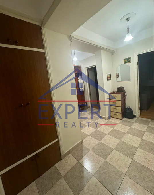 ԿԵՆՏՐՈՆ, ՍԻՄՈՆ ՎՐԱՑՅԱՆ ՓՈՂՈՑ, 3 ՍԵՆՅԱԿ