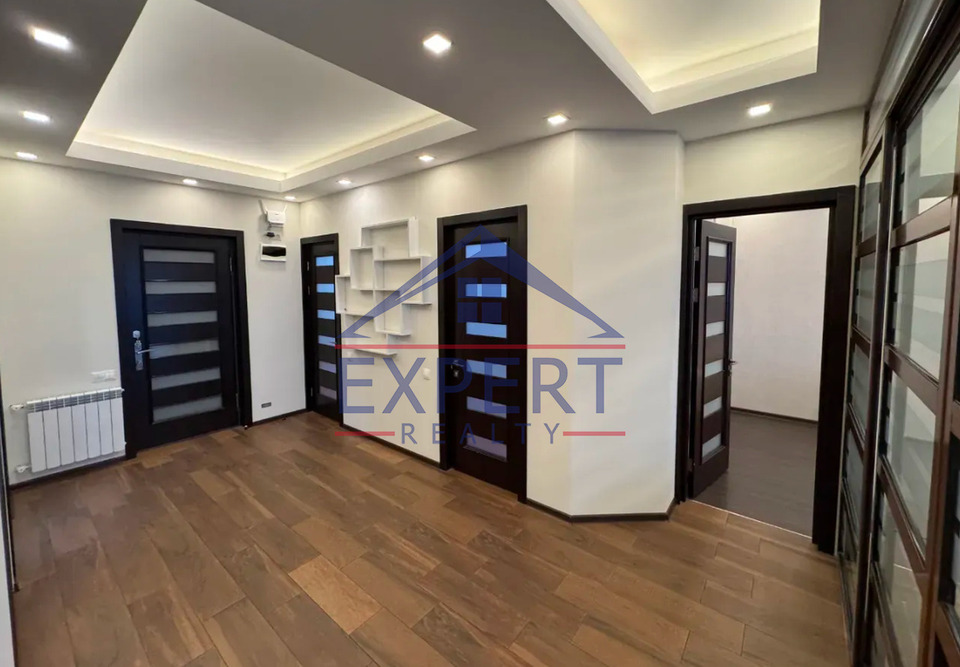 ԿԵՆՏՐՈՆ, ԾԻԾԵՌՆԱԿԱԲԵՐԴԻ ԽՃՈՒՂԻ, 3 ՍԵՆՅԱԿ