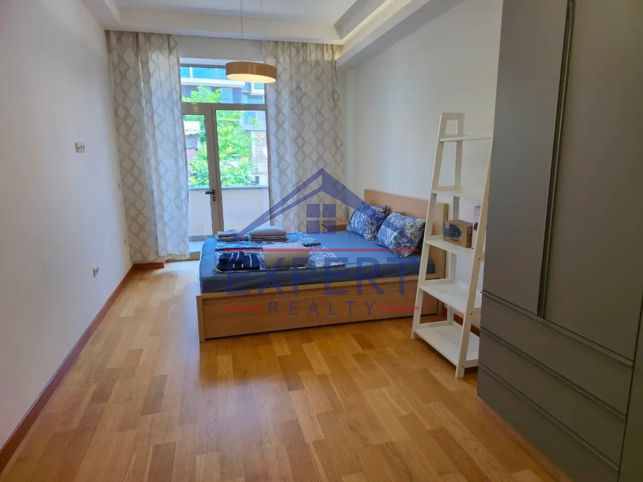 ԿԵՆՏՐՈՆ, ՎԵՐԻՆ ԱՆՏԱՌԱՅԻ ՓՈՂՈՑ, 3 ՍԵՆՅԱԿ