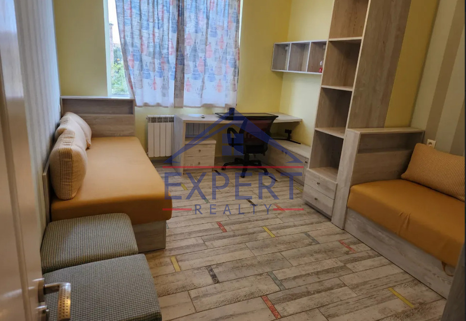 ՔԱՆԱՔԵՌ-ԶԵՅԹՈՒՆ, ՊԱՐՈՒՅՐ ՍԵՎԱԿԻ ՓՈՂՈՑ, 3 ՍԵՆՅԱԿ