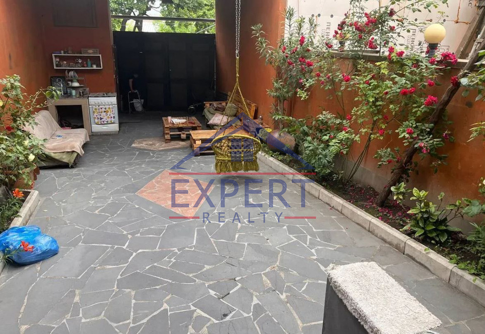 ՔԱՆԱՔԵՌ-ԶԵՅԹՈՒՆ, ԴՐՈՅԻ ՓՈՂՈՑ, 5 ՍԵՆՅԱԿ