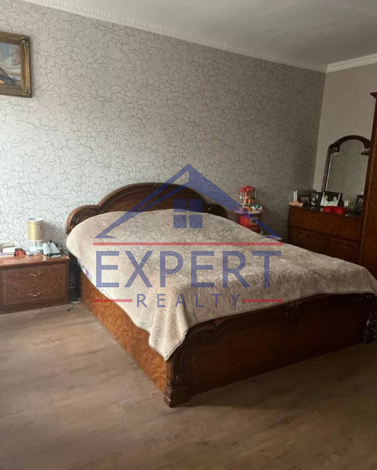 ՔԱՆԱՔԵՌ-ԶԵՅԹՈՒՆ, ԴՐՈՅԻ ՓՈՂՈՑ, 5 ՍԵՆՅԱԿ