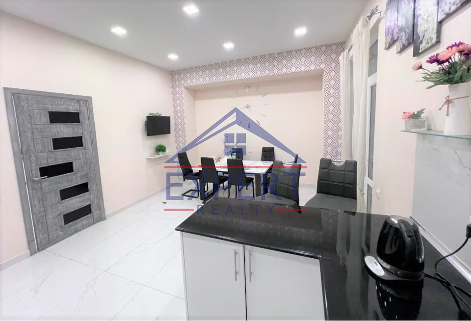 ՔԱՆԱՔԵՌ-ԶԵՅԹՈՒՆ, ԱՐՄԵՆ ՏԻԳՐԱՆՅԱՆ ՓՈՂՈՑ, 5 ՍԵՆՅԱԿ