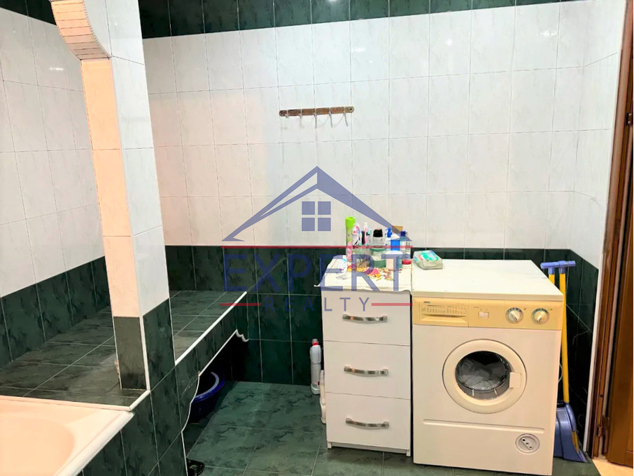 ԿԵՆՏՐՈՆ, ԾԽԱԽՈՏԱԳՈՐԾՆԵՐԻ ՓՈՂՈՑ, 4 ՍԵՆՅԱԿ