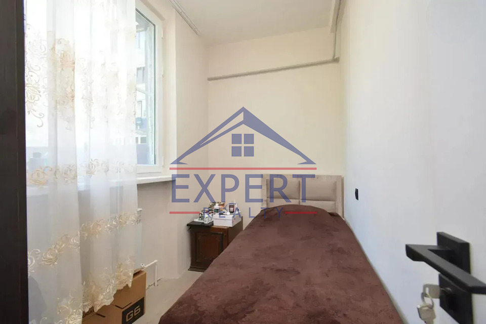 ԱՐԱԲԿԻՐ, ԼԵՎՈՆ ԽԵՉՈՅԱՆ ՓՈՂՈՑ, 3 ՍԵՆՅԱԿ