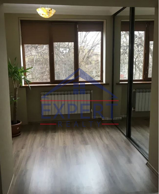 ԿԵՆՏՐՈՆ, ՄԱՇՏՈՑԻ ՊՈՂՈՏԱ, 3 ՍԵՆՅԱԿ