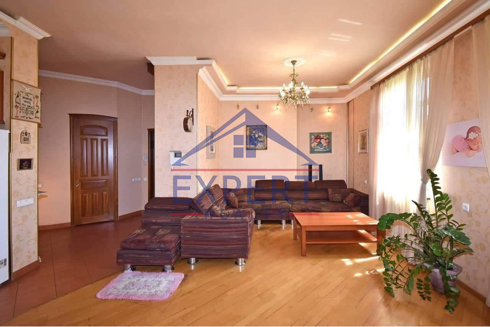 ԿԵՆՏՐՈՆ, ՄԱՇՏՈՑԻ ՊՈՂՈՏԱ, 3 ՍԵՆՅԱԿ