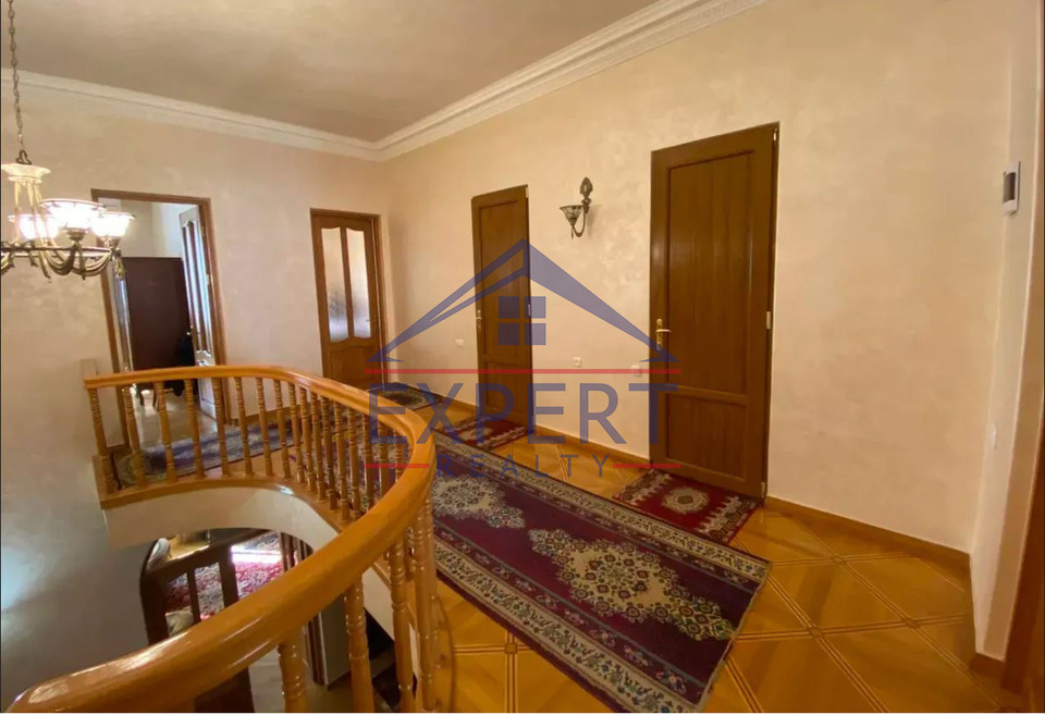 ԿԵՆՏՐՈՆ, ՆԱԼԲԱՆԴՅԱՆ ՓՈՂՈՑ, 5 ՍԵՆՅԱԿ