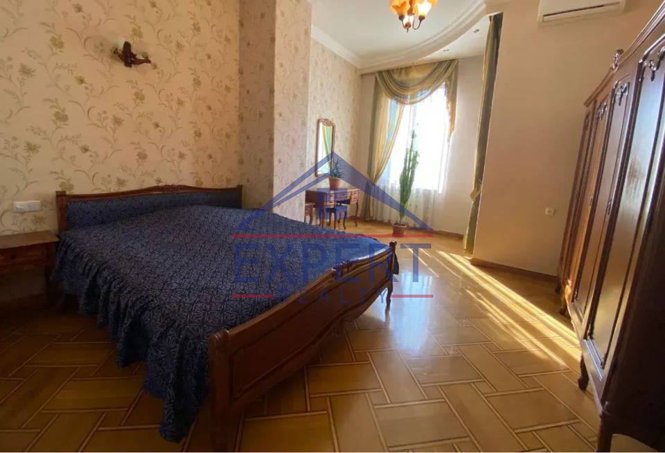 ԿԵՆՏՐՈՆ, ՆԱԼԲԱՆԴՅԱՆ ՓՈՂՈՑ, 5 ՍԵՆՅԱԿ