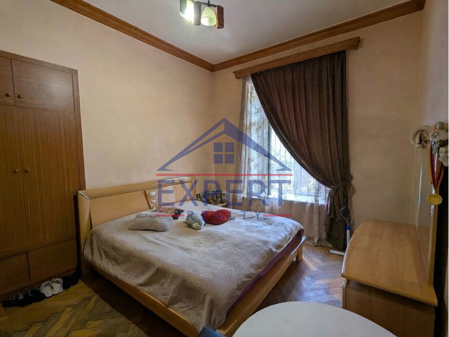 ԿԵՆՏՐՈՆ, ՆԱԼԲԱՆԴՅԱՆ ՓՈՂՈՑ, 3 ՍԵՆՅԱԿ