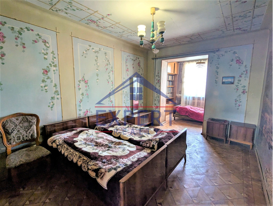 ԿԵՆՏՐՈՆ, ՔՐԻՍՏԱՓՈՐԻ ՓՈՂՈՑ, 2 ՍԵՆՅԱԿ
