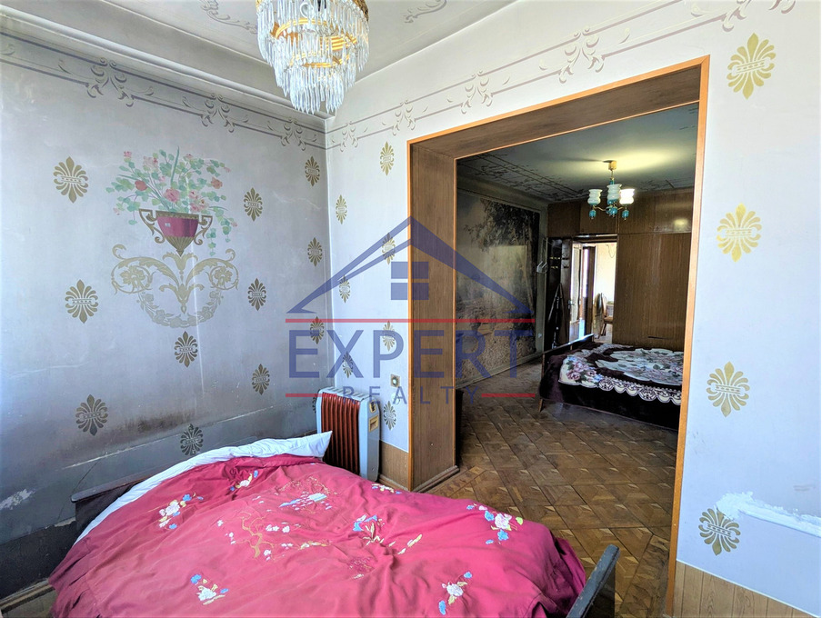ԿԵՆՏՐՈՆ, ՔՐԻՍՏԱՓՈՐԻ ՓՈՂՈՑ, 2 ՍԵՆՅԱԿ
