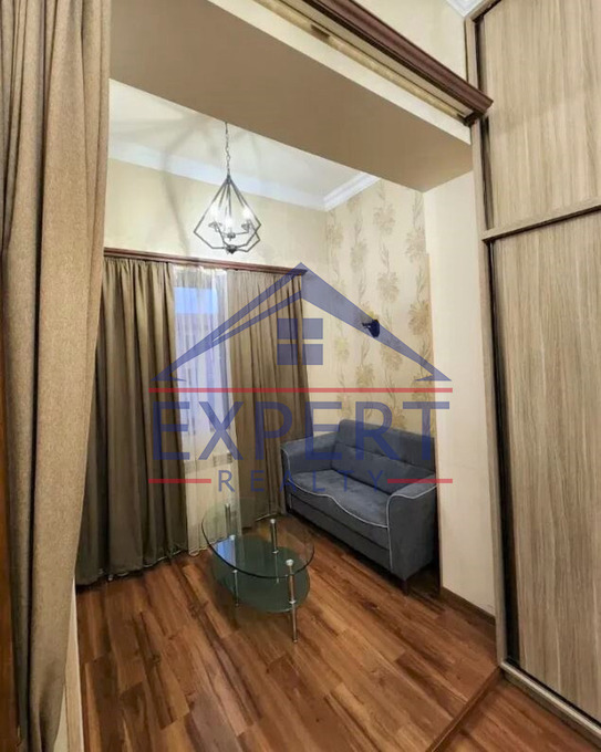 ԿԵՆՏՐՈՆ, ՊԱՐՈՆՅԱՆ ՓՈՂՈՑ, 2 ՍԵՆՅԱԿ