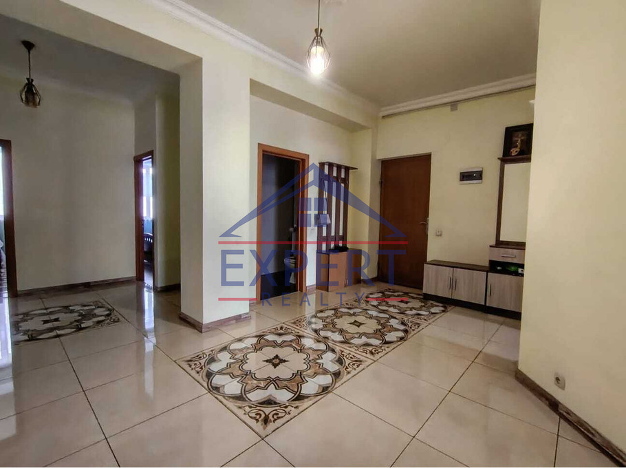 ԱՐԱԲԿԻՐ, ԿՈՄԻՏԱՍԻ ՊՈՂՈՏԱ, 5 ՍԵՆՅԱԿ