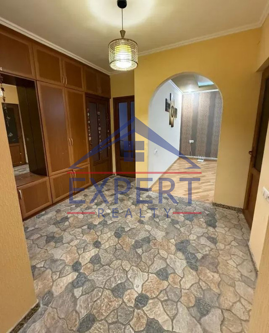 ԱՎԱՆ, ԱՎԱՆ-ԱՌԻՆՋ 2 ՄԻԿՐՈՇՐՋԱՆ, 4 ՍԵՆՅԱԿ