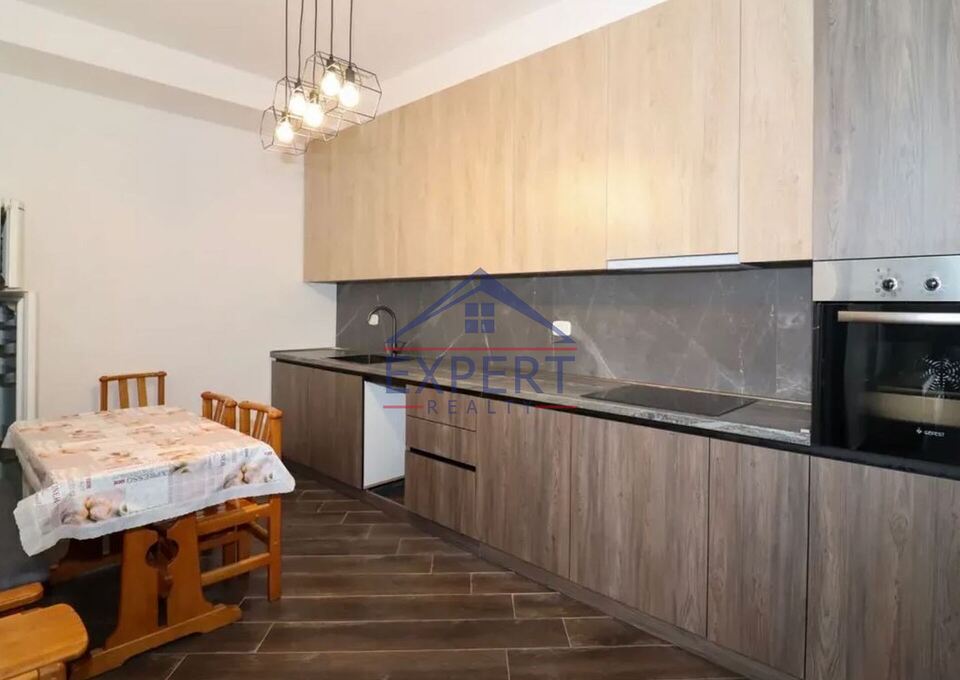 ԿԵՆՏՐՈՆ, ՀՅՈՒՍԻՍԱՅԻՆ ՊՈՂՈՏԱ, 2 ՍԵՆՅԱԿ