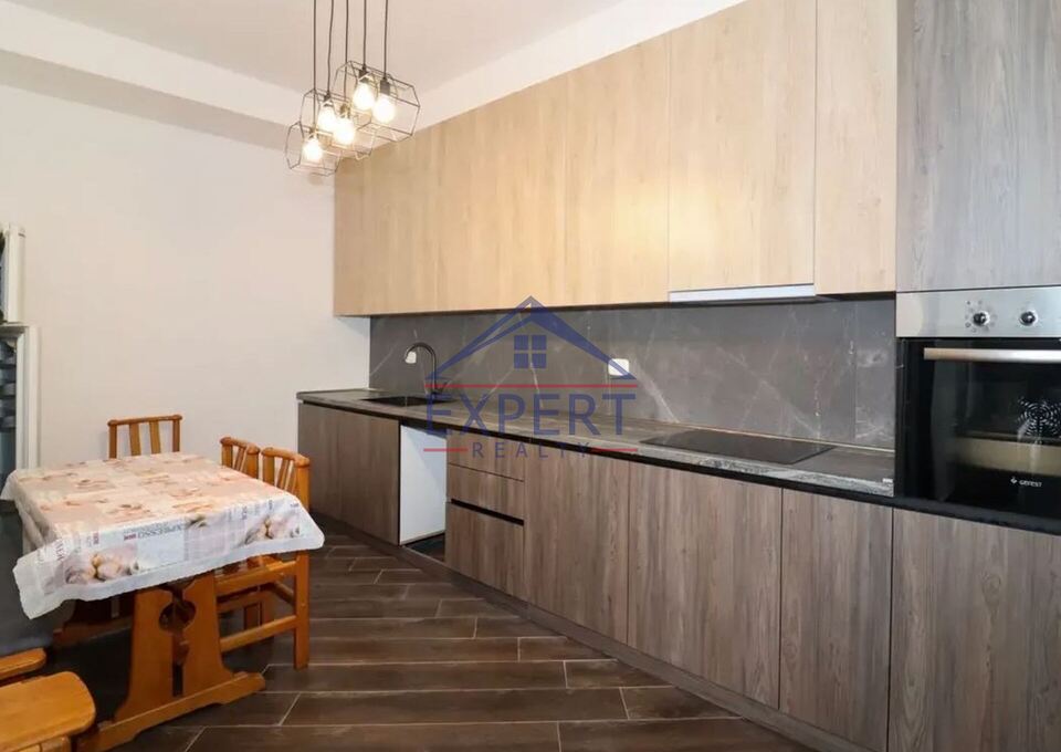ԿԵՆՏՐՈՆ, ՀՅՈՒՍԻՍԱՅԻՆ ՊՈՂՈՏԱ, 2 ՍԵՆՅԱԿ
