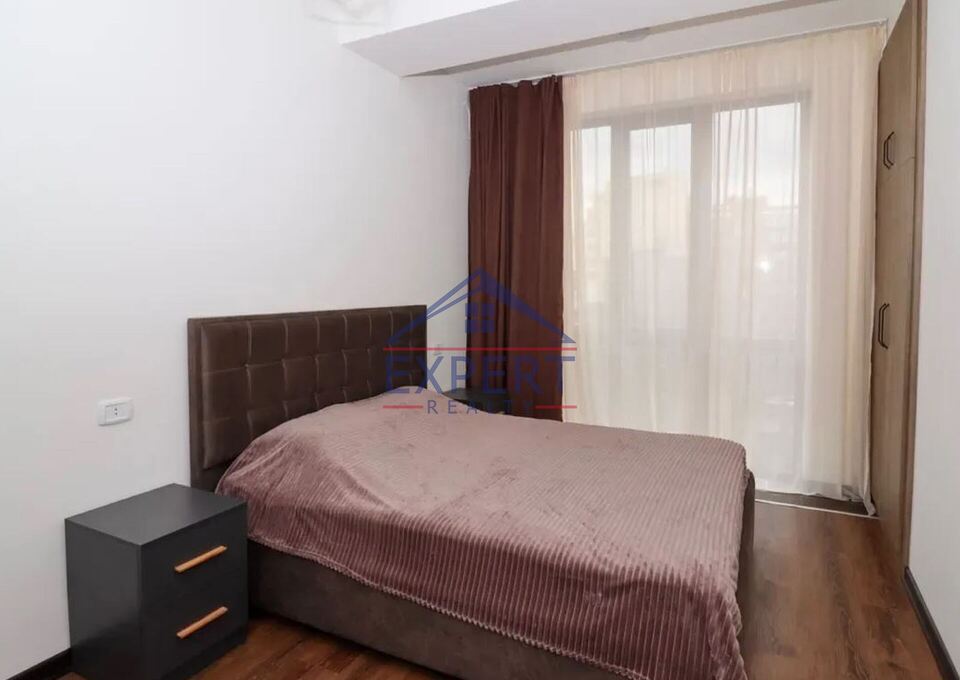ԿԵՆՏՐՈՆ, ՀՅՈՒՍԻՍԱՅԻՆ ՊՈՂՈՏԱ, 2 ՍԵՆՅԱԿ