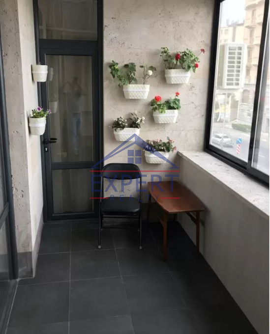 ԿԵՆՏՐՈՆ, ՎԱՀԱԳՆ ԴԱՎԹՅԱՆ ՓՈՂՈՑ, 3 ՍԵՆՅԱԿ