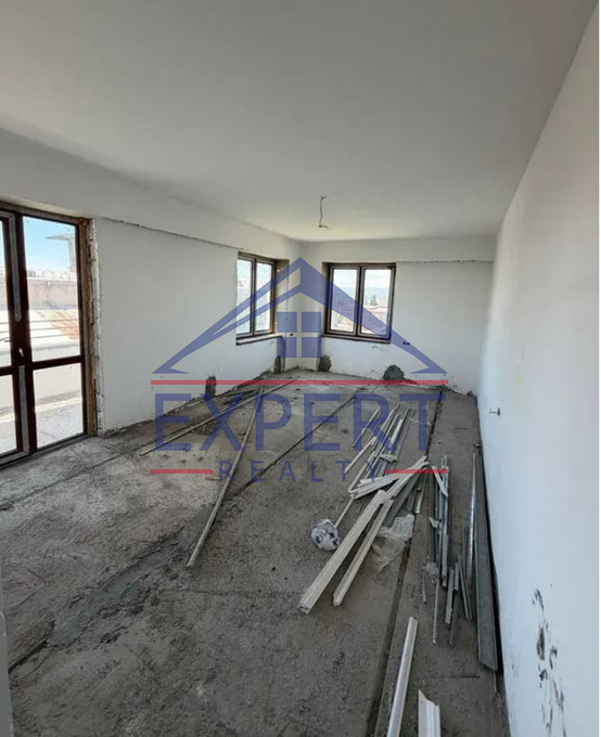 ՔԱՆԱՔԵՌ ԶԵՅԹՈՒՆ, ՊԱՐՈՒՅՐ ՍԵՎԱԿԻ ՓՈՂՈՑ, 3 ՍԵՆՅԱԿ
