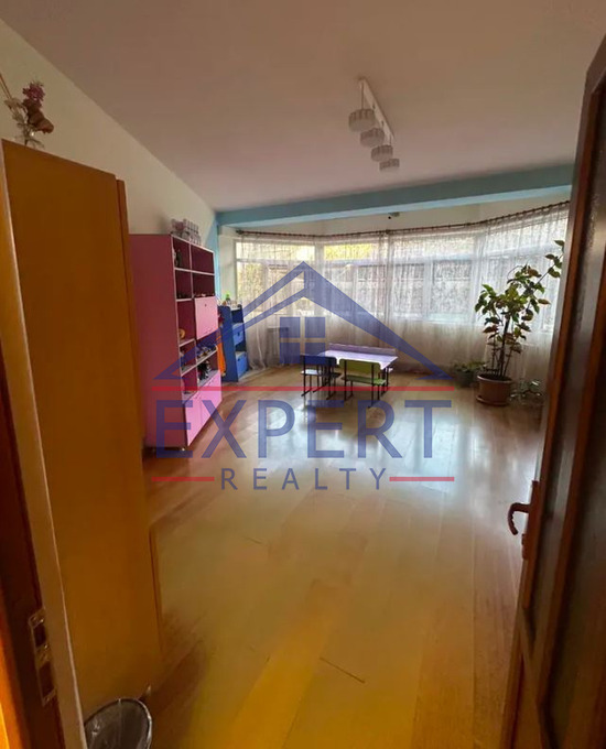 ԿԵՆՏՐՈՆ, ԼԵՌ ԿԱՄՍԱՐ ՓՈՂՈՑ, 300քմ