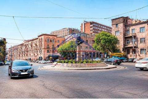 ԿԵՆՏՐՈՆ, ՆԱԼԲԱՆԴՅԱՆ ՓՈՂՈՑ, 4 ՍԵՆՅԱԿ